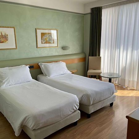 Best Western Hotel Leonardo Da Vinci Έρμπα Εξωτερικό φωτογραφία