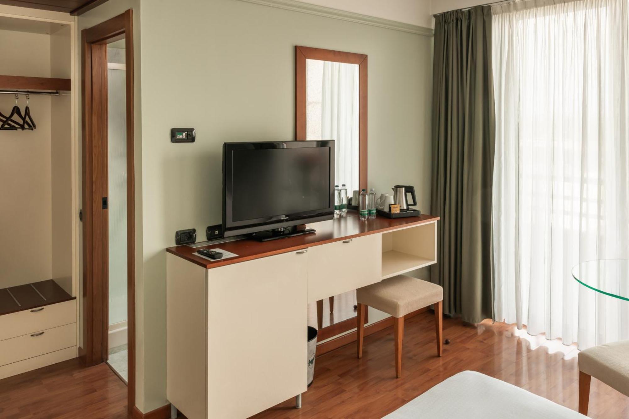 Best Western Hotel Leonardo Da Vinci Έρμπα Εξωτερικό φωτογραφία
