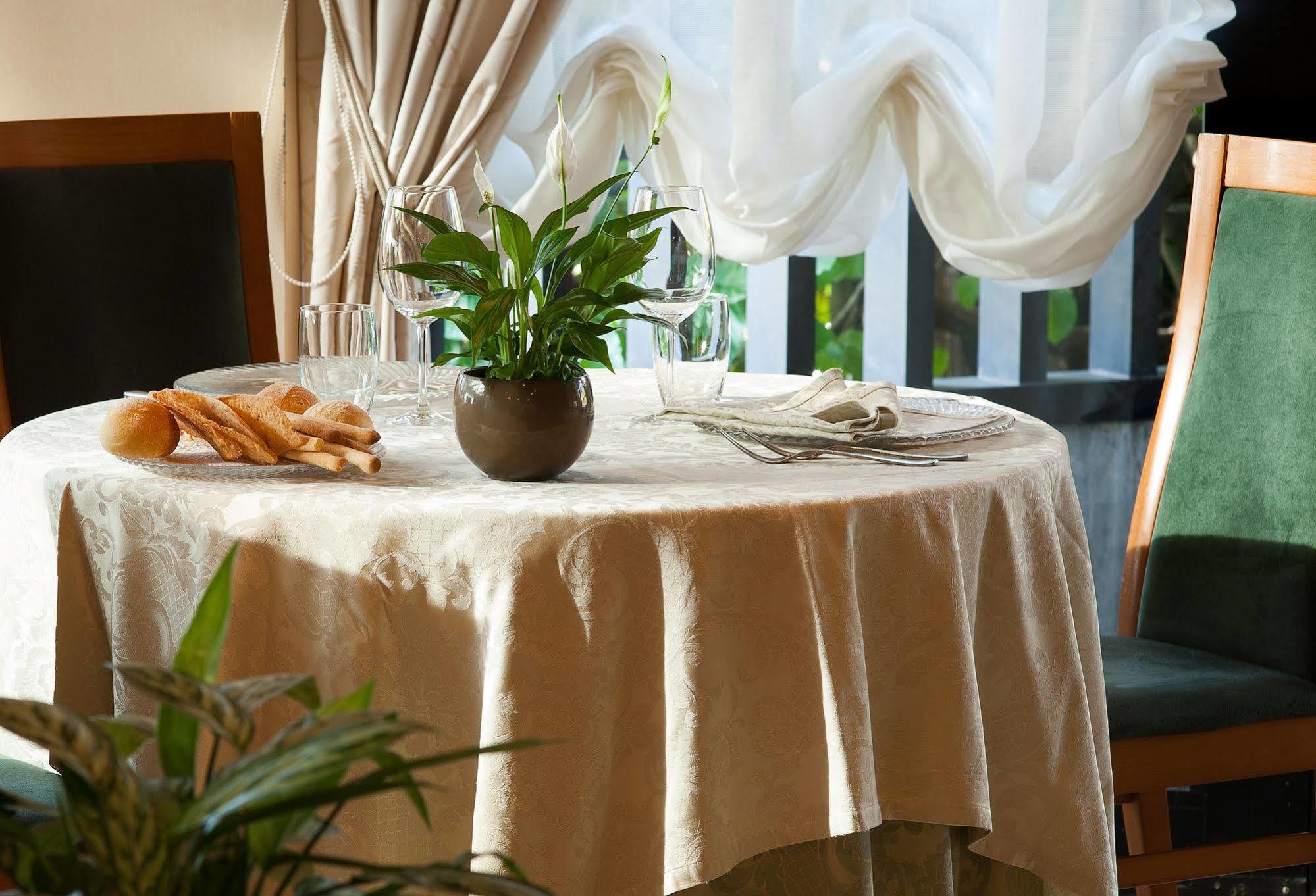 Best Western Hotel Leonardo Da Vinci Έρμπα Εξωτερικό φωτογραφία